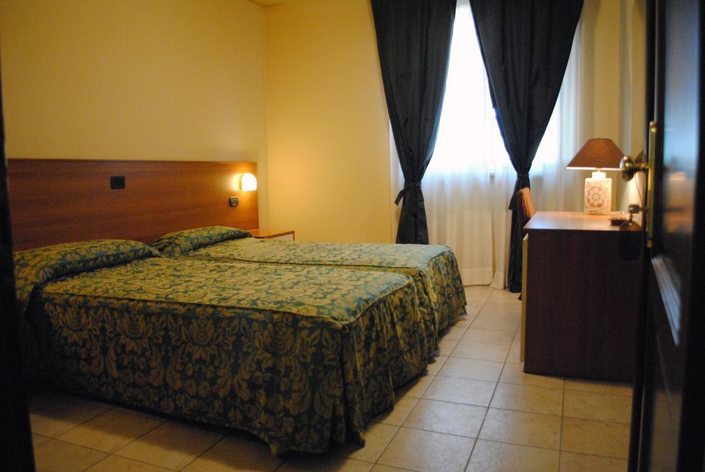 Hotel Tuscania Panoramico Quarto foto