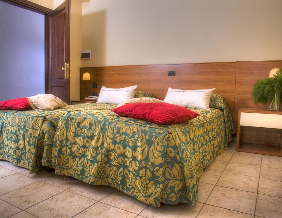 Hotel Tuscania Panoramico Quarto foto